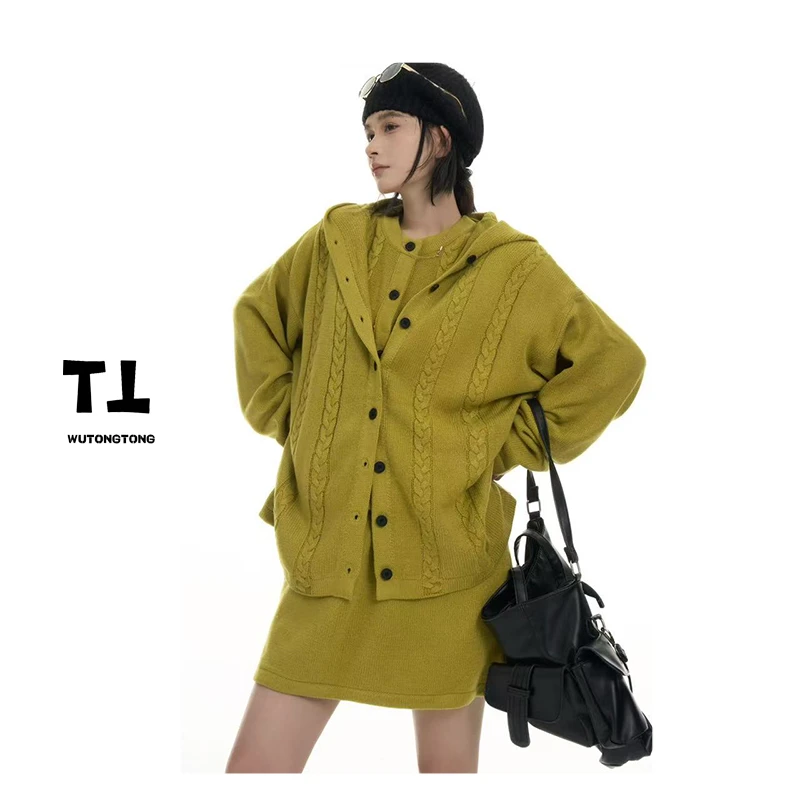 现货【古灵精怪】秋季毛衣外套背心三件套女薄款百搭短裙套装62579