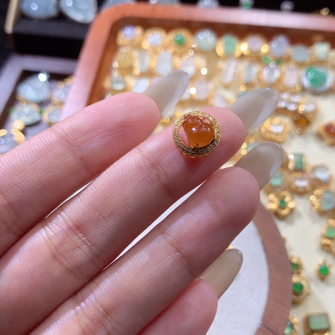 翡翠挂件18K金镶嵌?***配翡翠