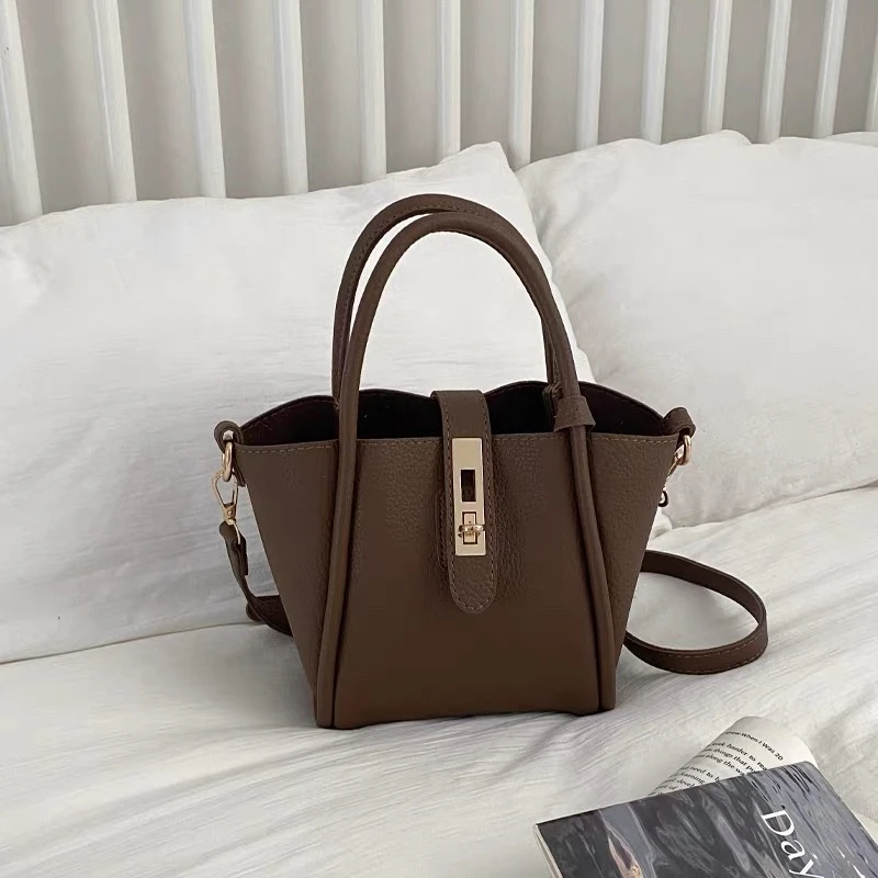 新款时尚百搭女士小众单肩斜挎包CH196