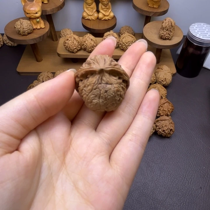 放***铁桃核吊坠蛇头单只异型有瑕有虫舔