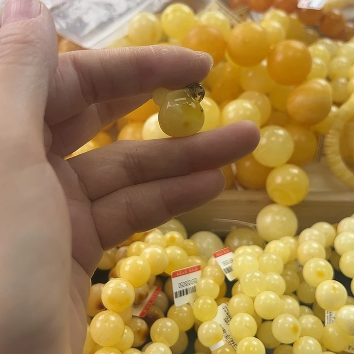 未镶嵌琥珀珠宝奇石