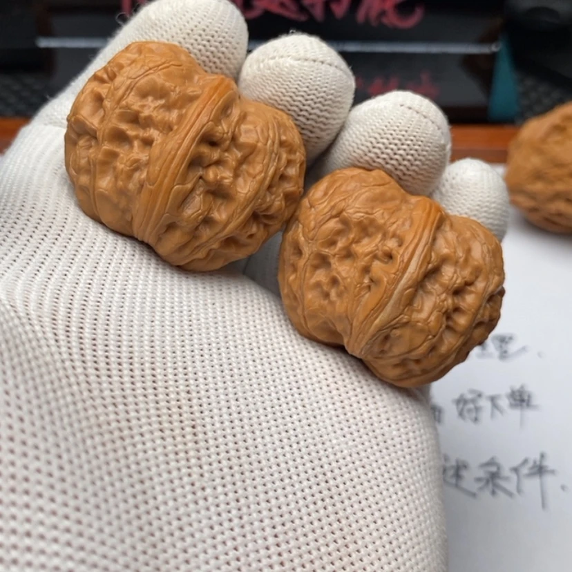 【闪购商品】文玩核桃把件28元宝