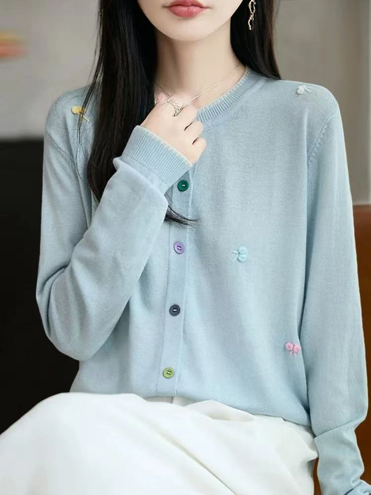 早秋彩扣刺绣针织开衫外套女2025新款春秋外搭洋气大码女装上衣