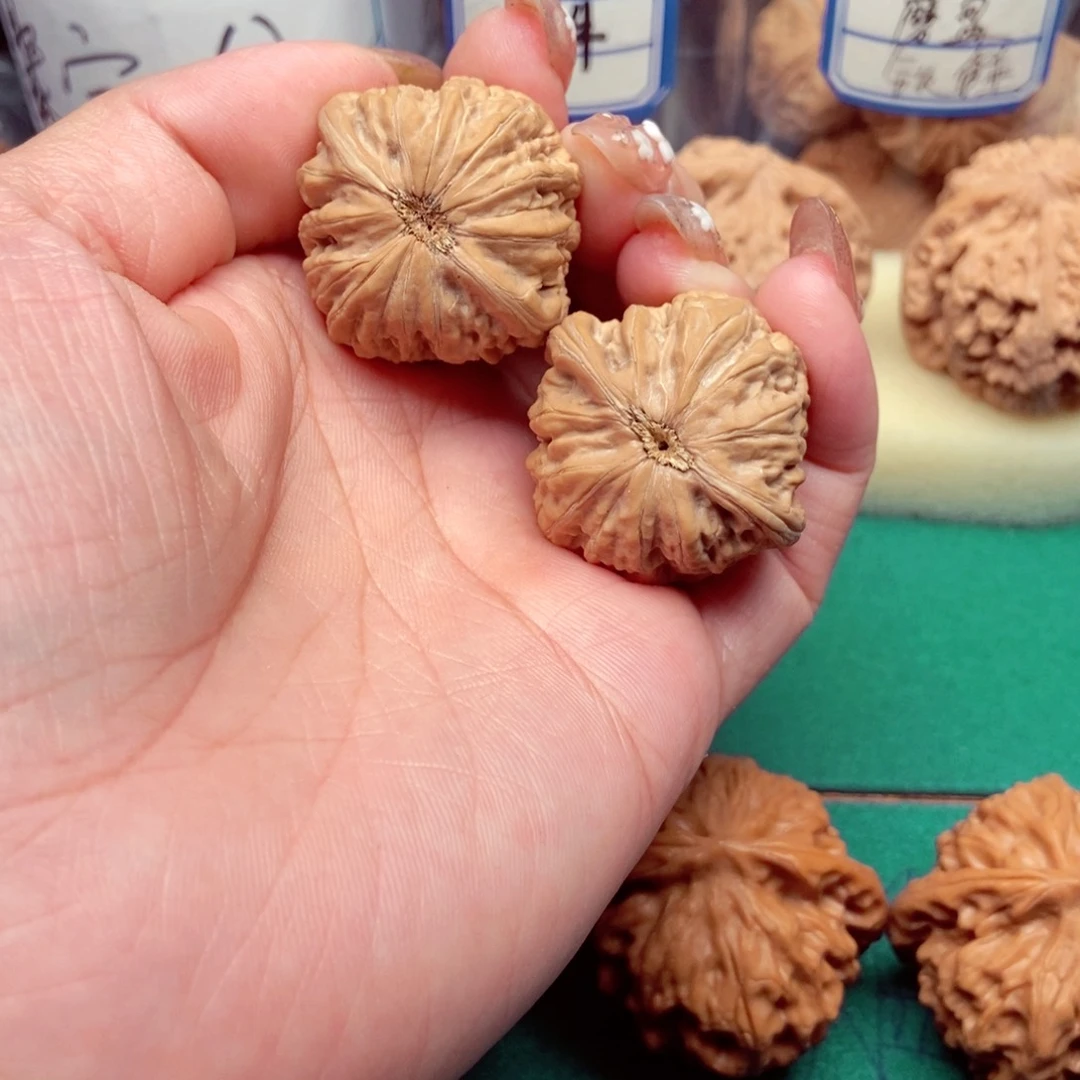 文玩核桃吊坠睡***_铁锤