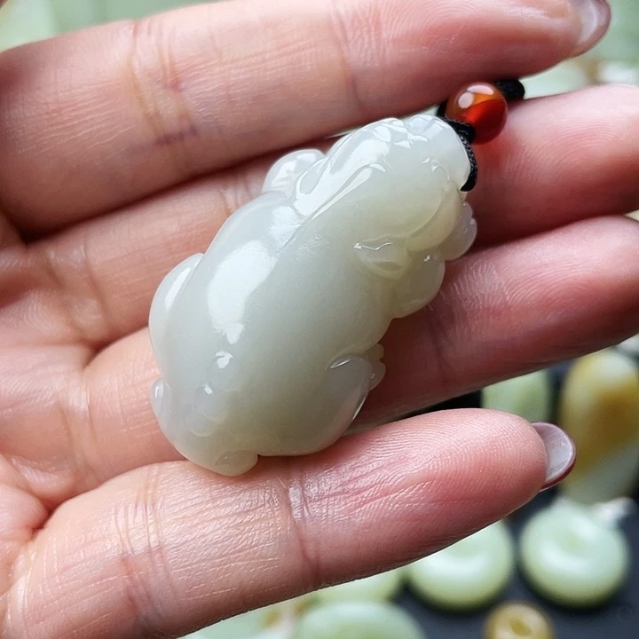 ~****和田玉（糖玉）未镶嵌颈饰