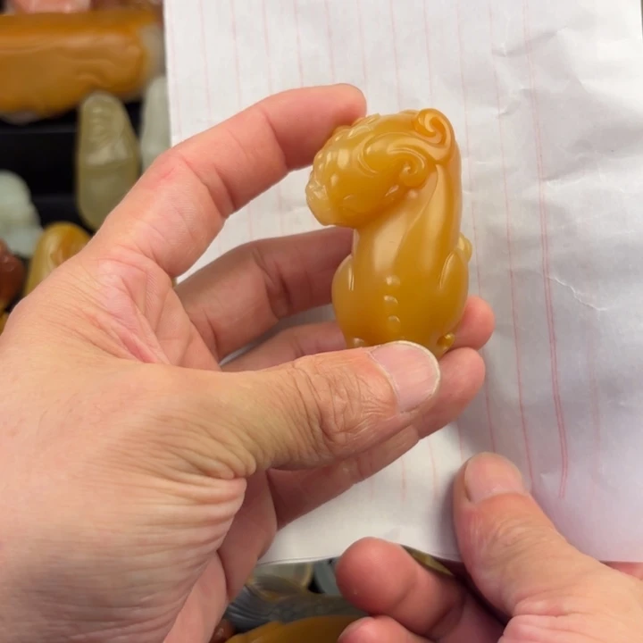 仁***信石英质玉黄蜡石挂件未镶嵌