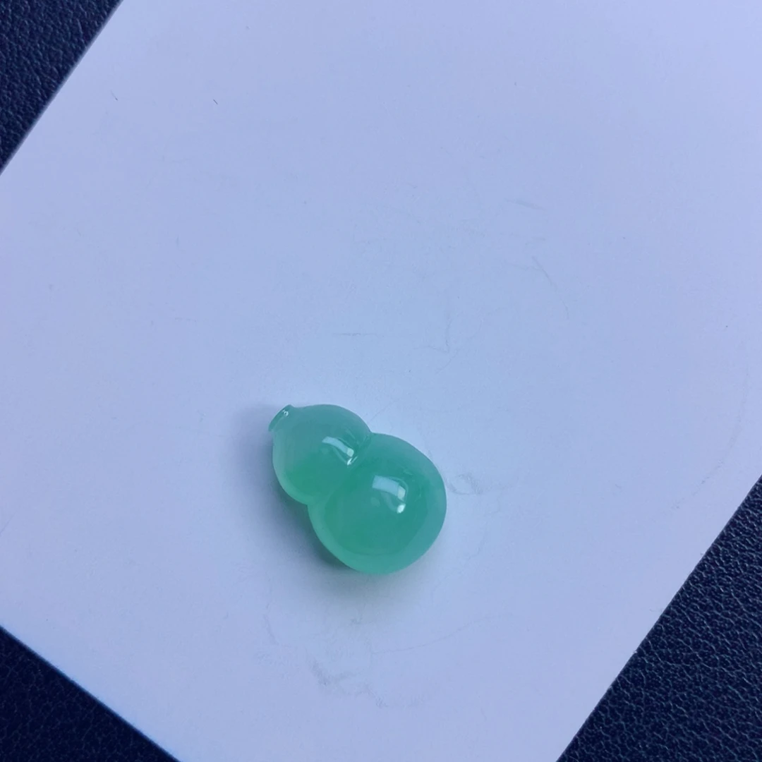 翡翠未镶嵌颈饰葫芦