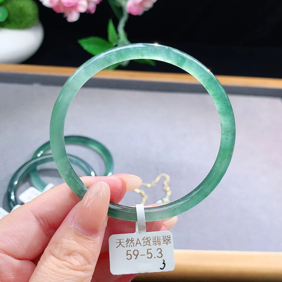 未镶嵌手镯（圆镯）翡翠