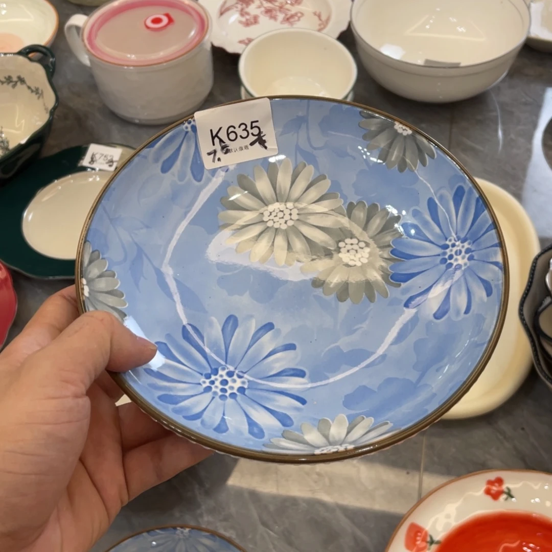 陶瓷微瑕餐具介意勿拍，满18飞！