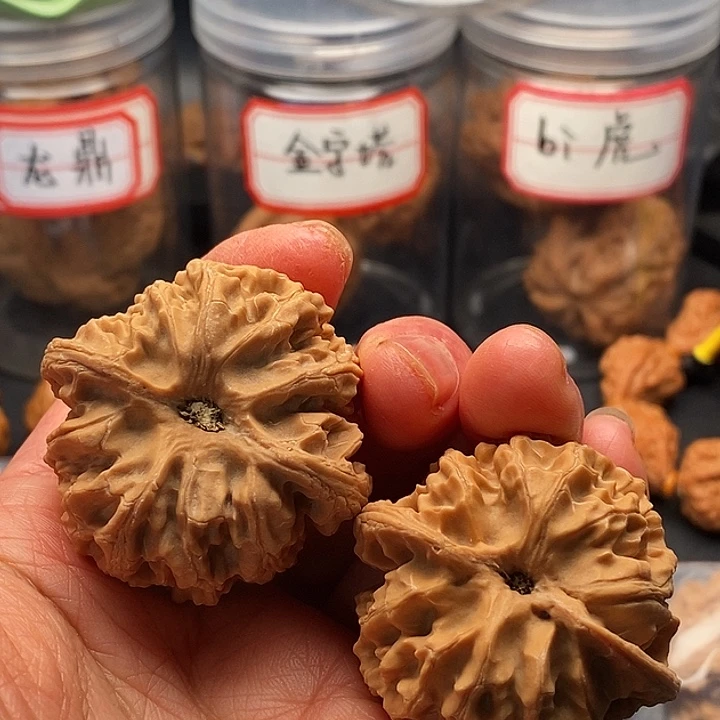 哎***…文玩核桃把件苹果园