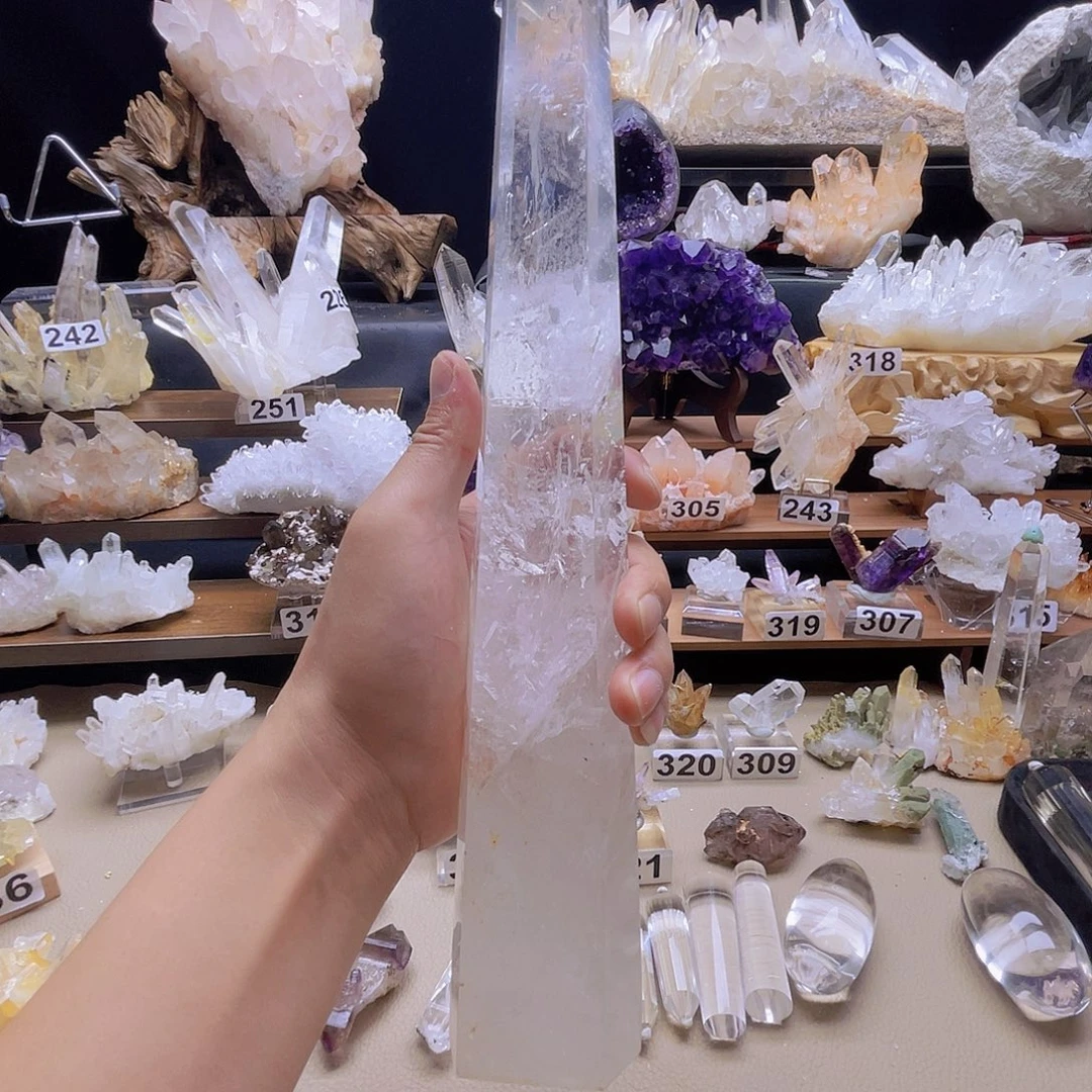 夏***闪石材水晶柱子