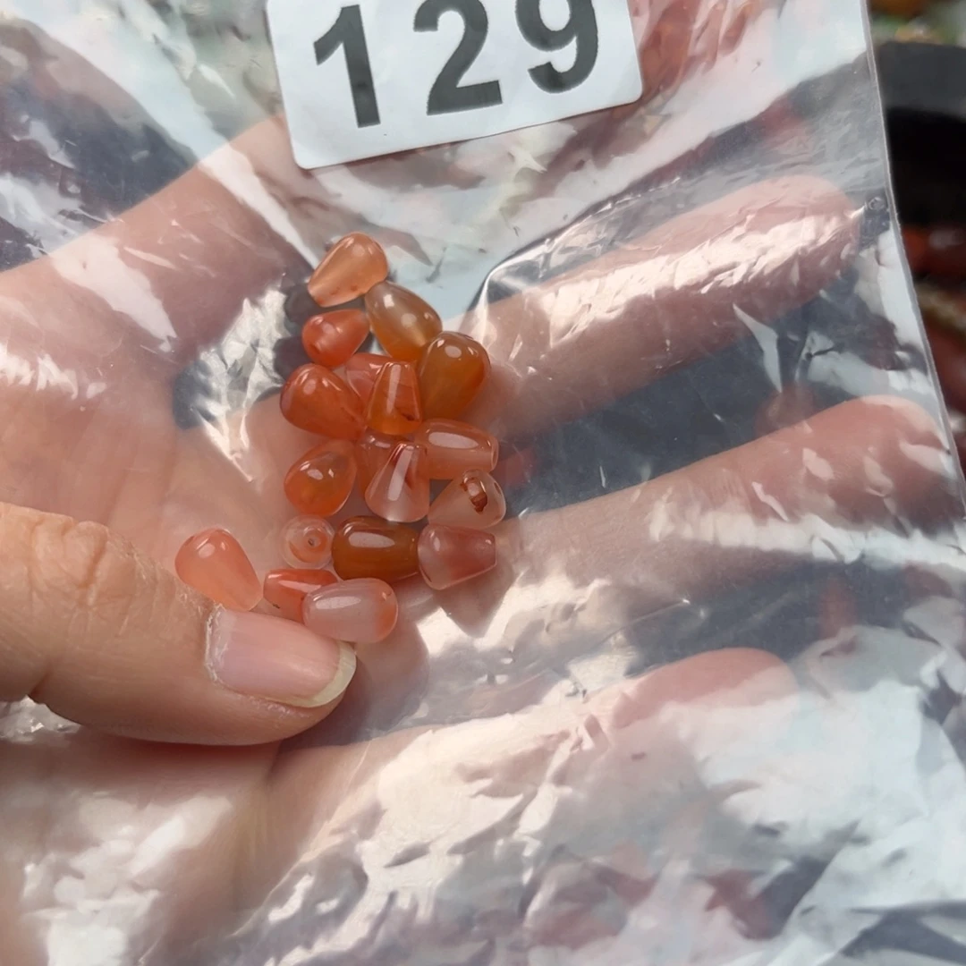南红玛瑙未镶嵌珠宝奇石