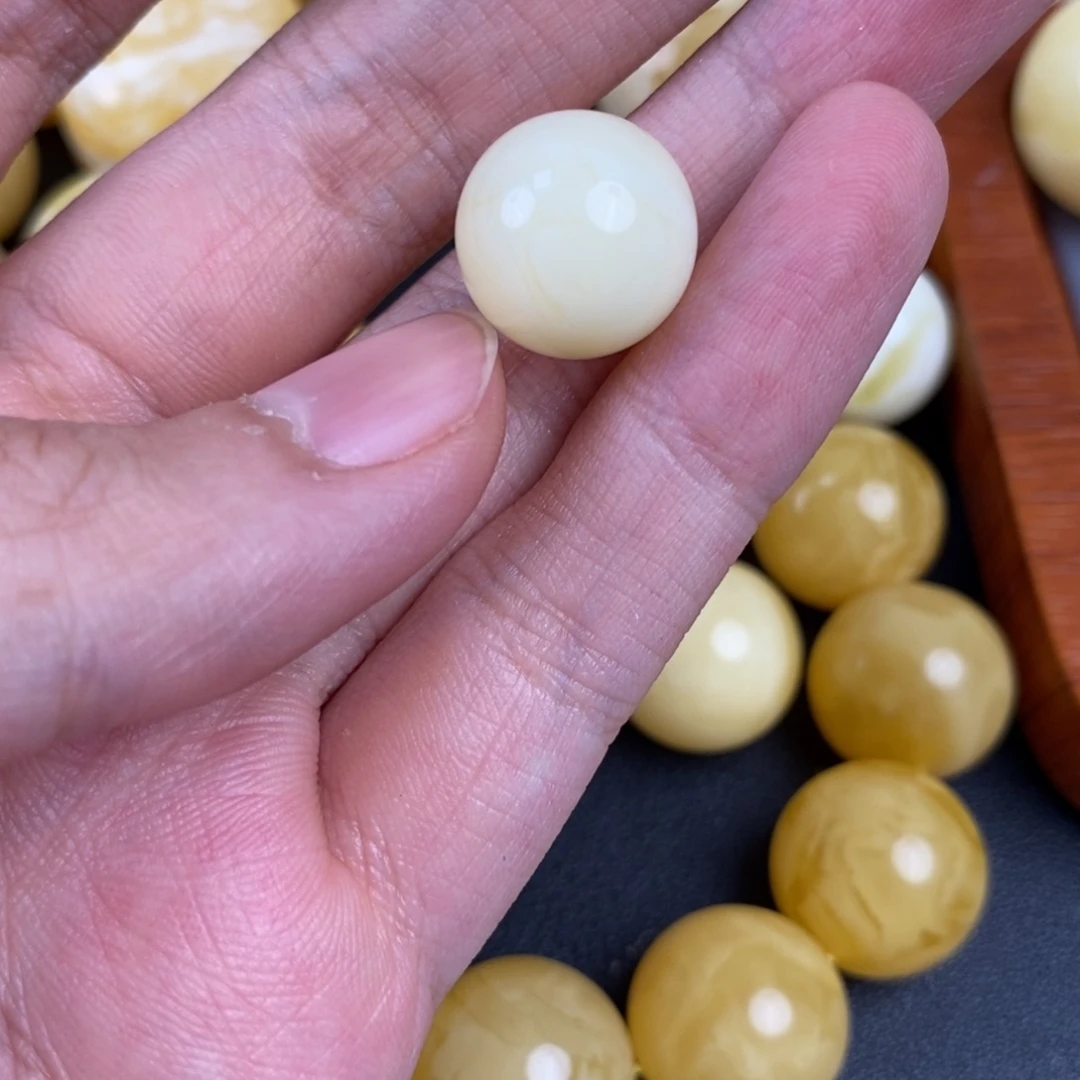 琥珀未镶嵌裸石44