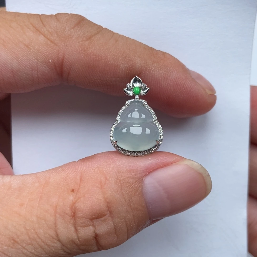 翡翠18K金镶嵌吊坠(不含链)葫芦