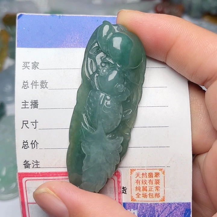 翡翠颈饰未镶嵌金鱼