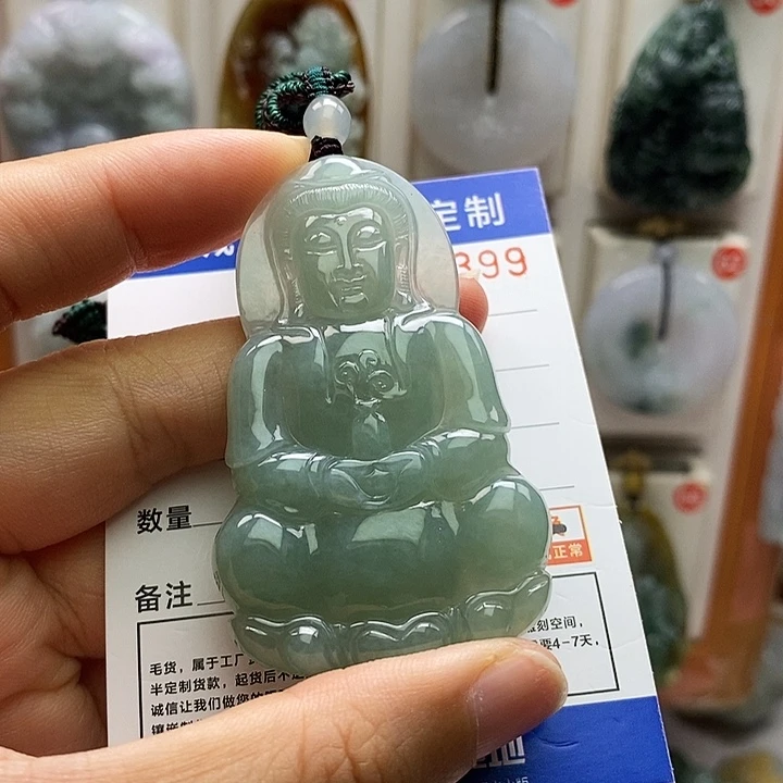 七***街翡翠未镶嵌颈饰观音