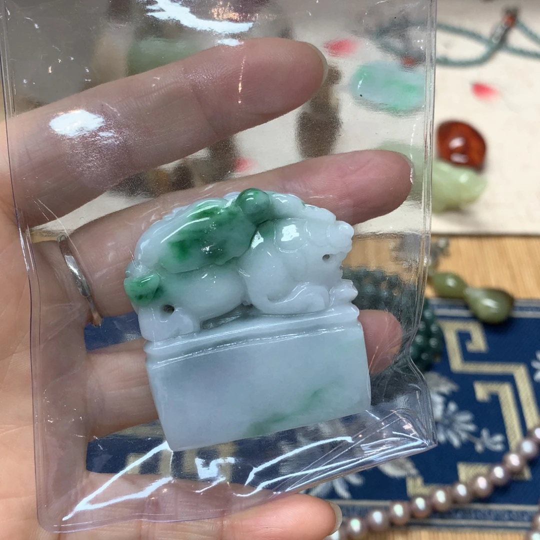 伽***罗吊坠(赠链)未镶嵌翡翠精品翡翠貔貅吊坠