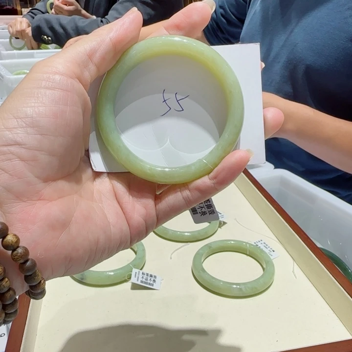 和田玉未镶嵌手镯75