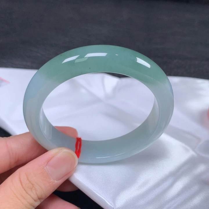 翡翠未镶嵌手镯