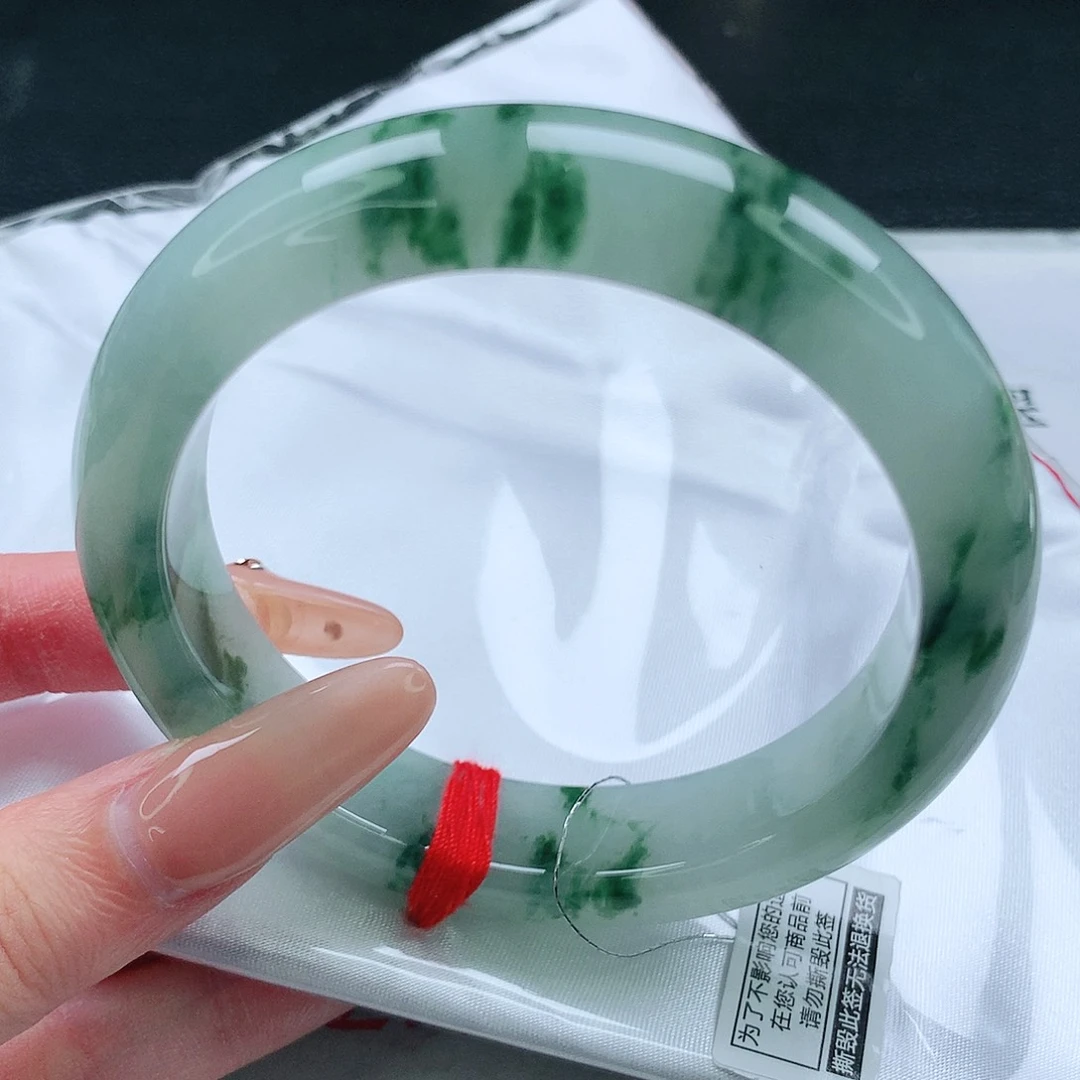 翡翠手镯未镶嵌60圈