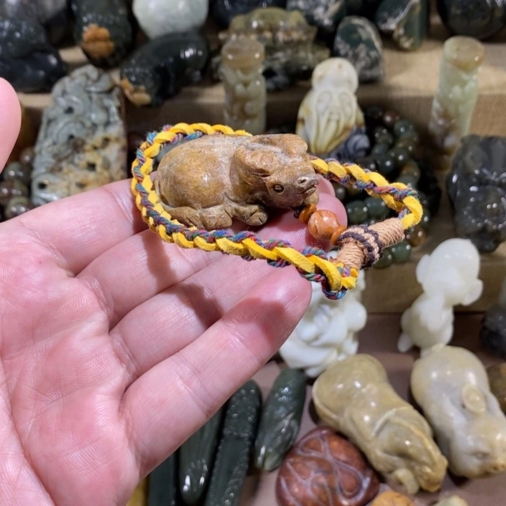 透闪石质玉未镶嵌挂件