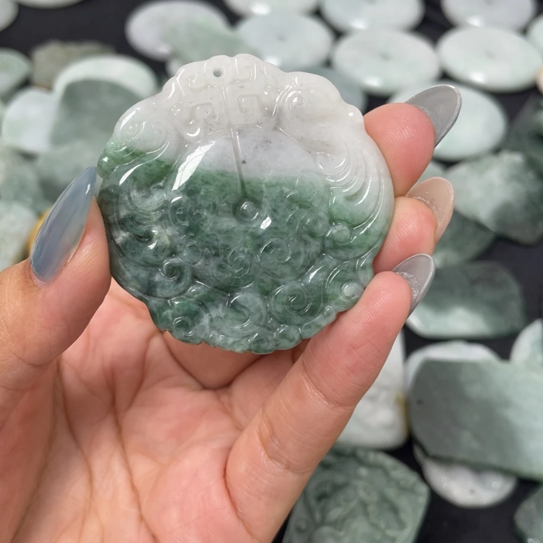 翡翠未镶嵌颈饰牌子