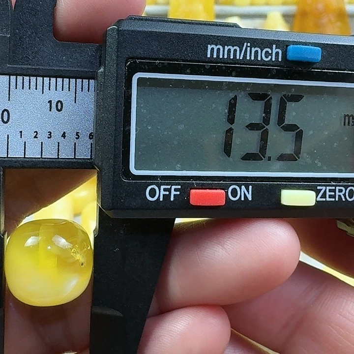 蜜蜡未镶嵌裸石23杂