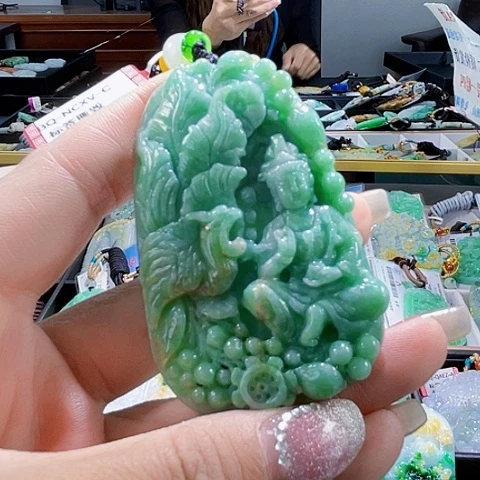 颈饰未镶嵌翡翠一个