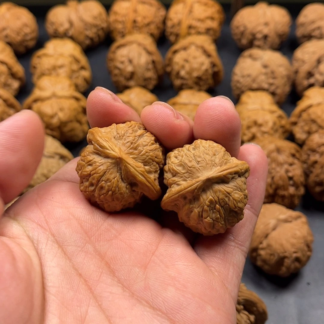 桃核吊坠润**C文玩核桃