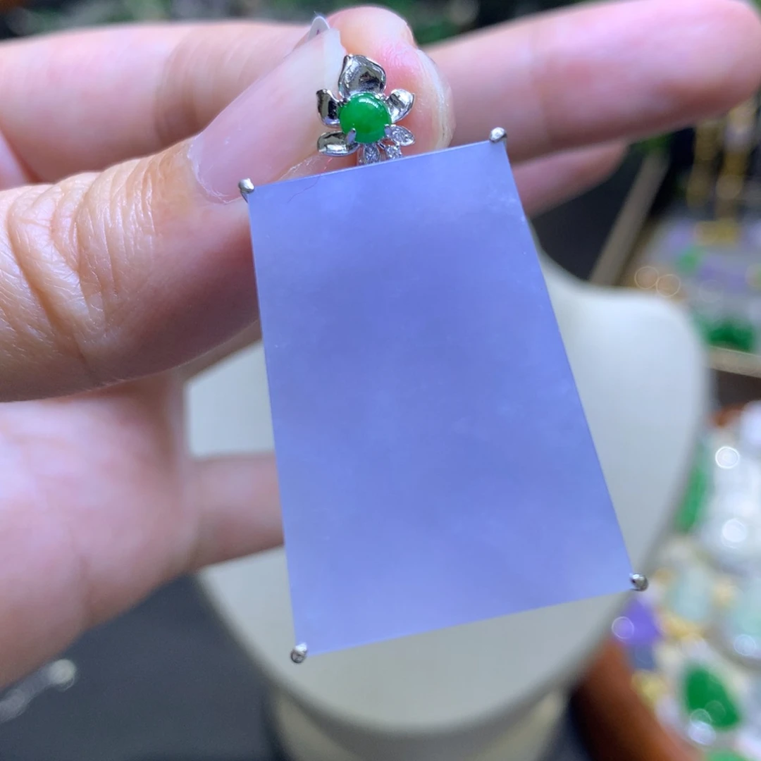 颈饰18K金镶嵌翡翠