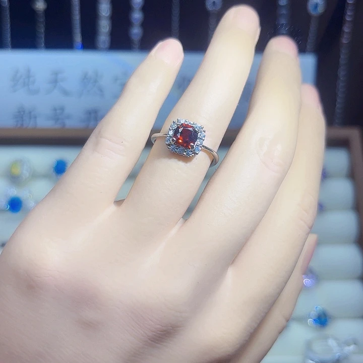 银S925镶嵌石榴石戒指
