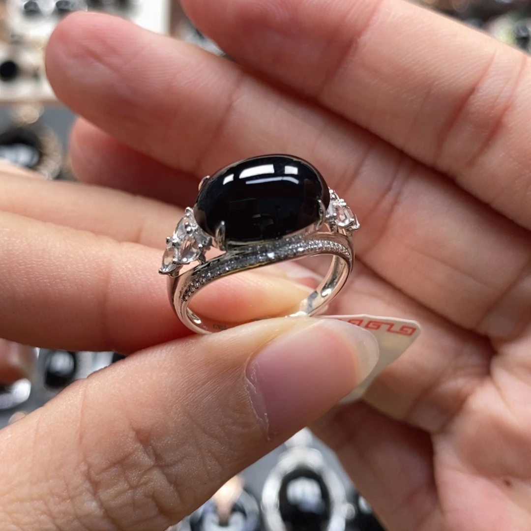 18K金镶嵌戒指翡翠墨翠