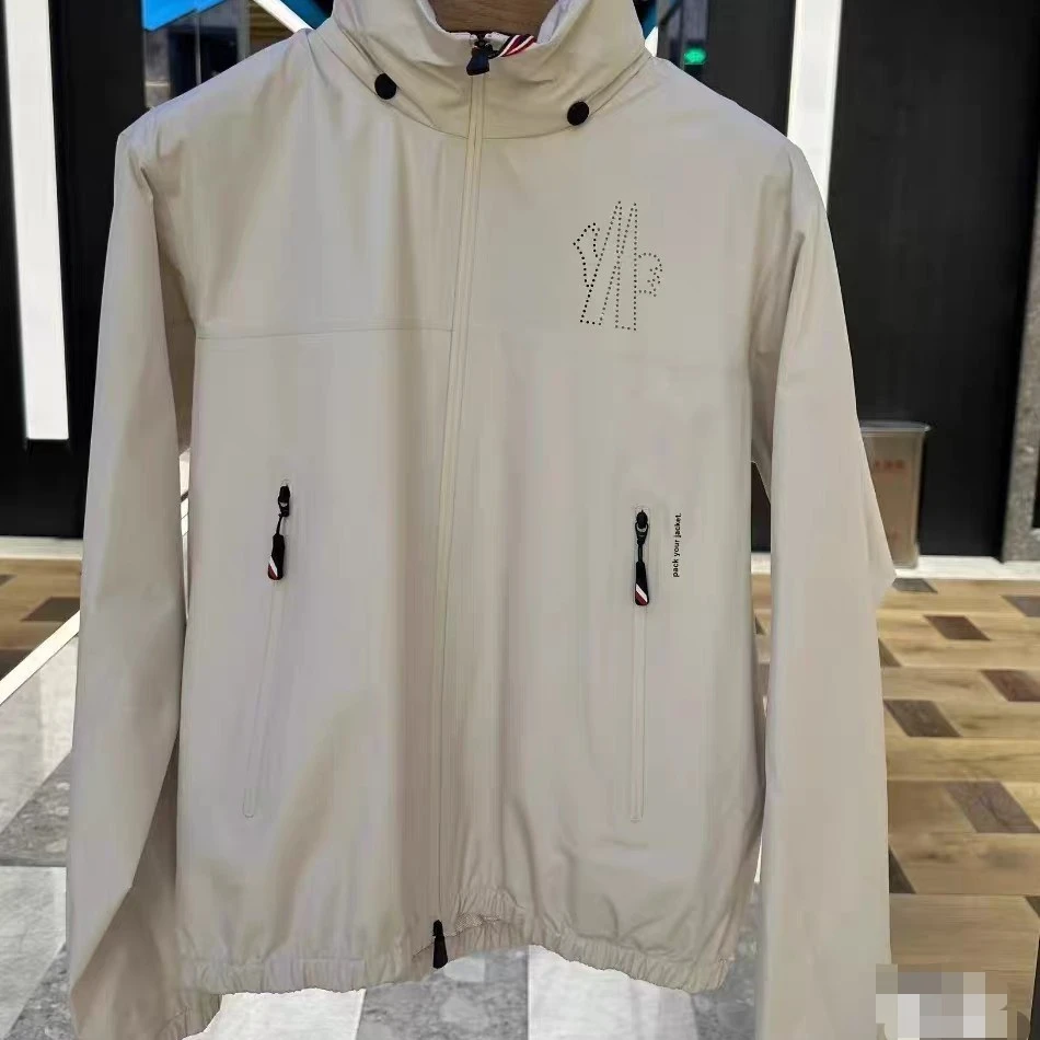 未使用 MONCLER VIEILLE 灰白色薄款立领冲锋衣外套 3码 1477