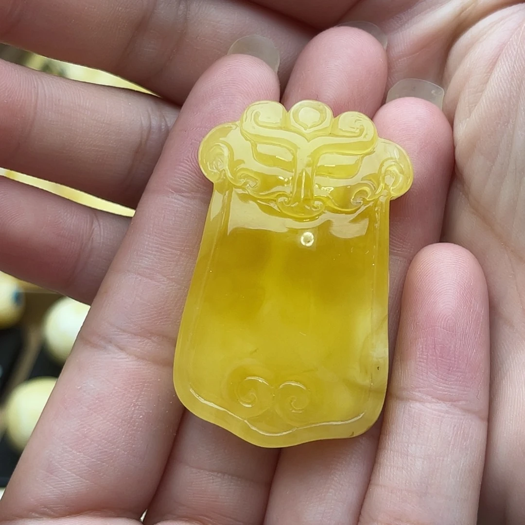 裸石琥珀未镶嵌蜜蜡兽面牌子