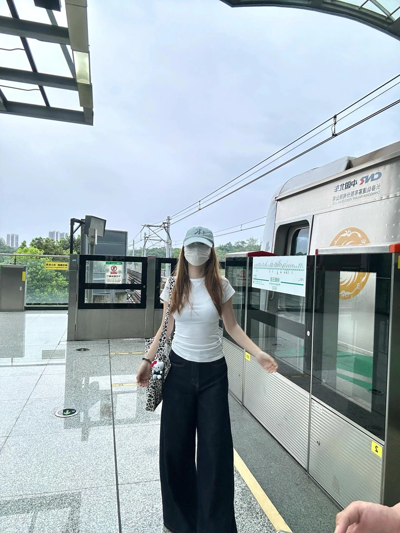 简约百搭短袖正肩T恤女装夏季辣妹气质修身显瘦小众短款上衣ins潮