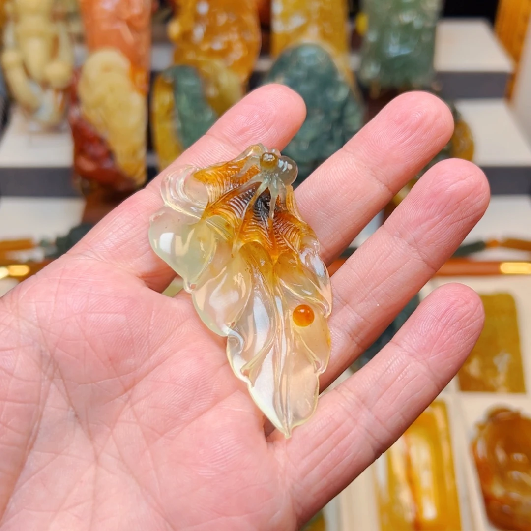 渔***头未镶嵌蛇纹石玉颈饰