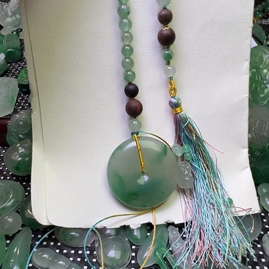 石英质玉（非洲翠）未镶嵌颈饰