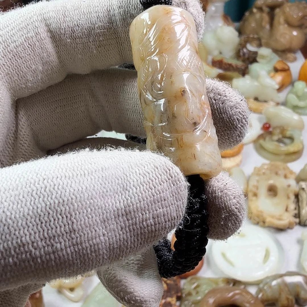 沧***笑和田玉（糖玉）未镶嵌颈饰
