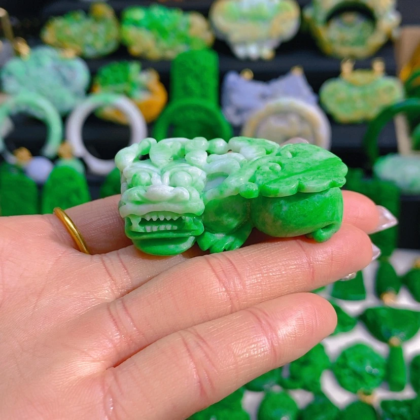 【闪购商品】翡翠颈饰未镶嵌白底青貔貅