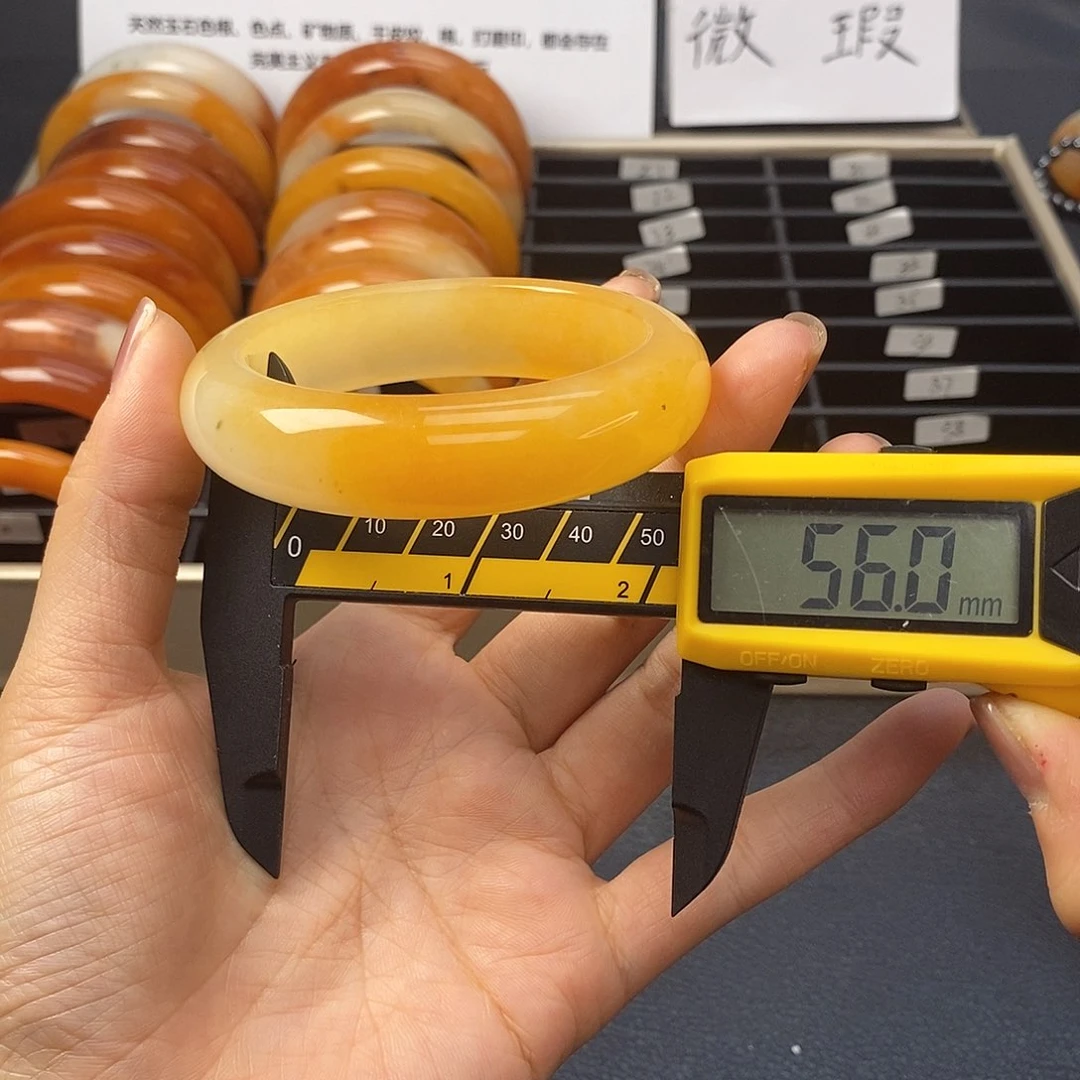 未镶嵌石英质玉（黄龙玉）手镯19号捡漏啊