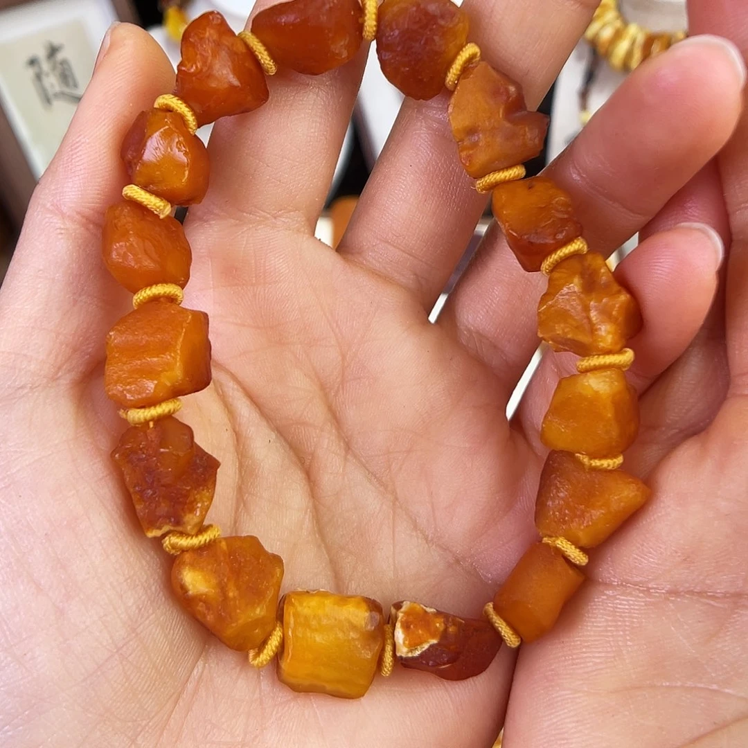 琥珀珠宝奇石未镶嵌。