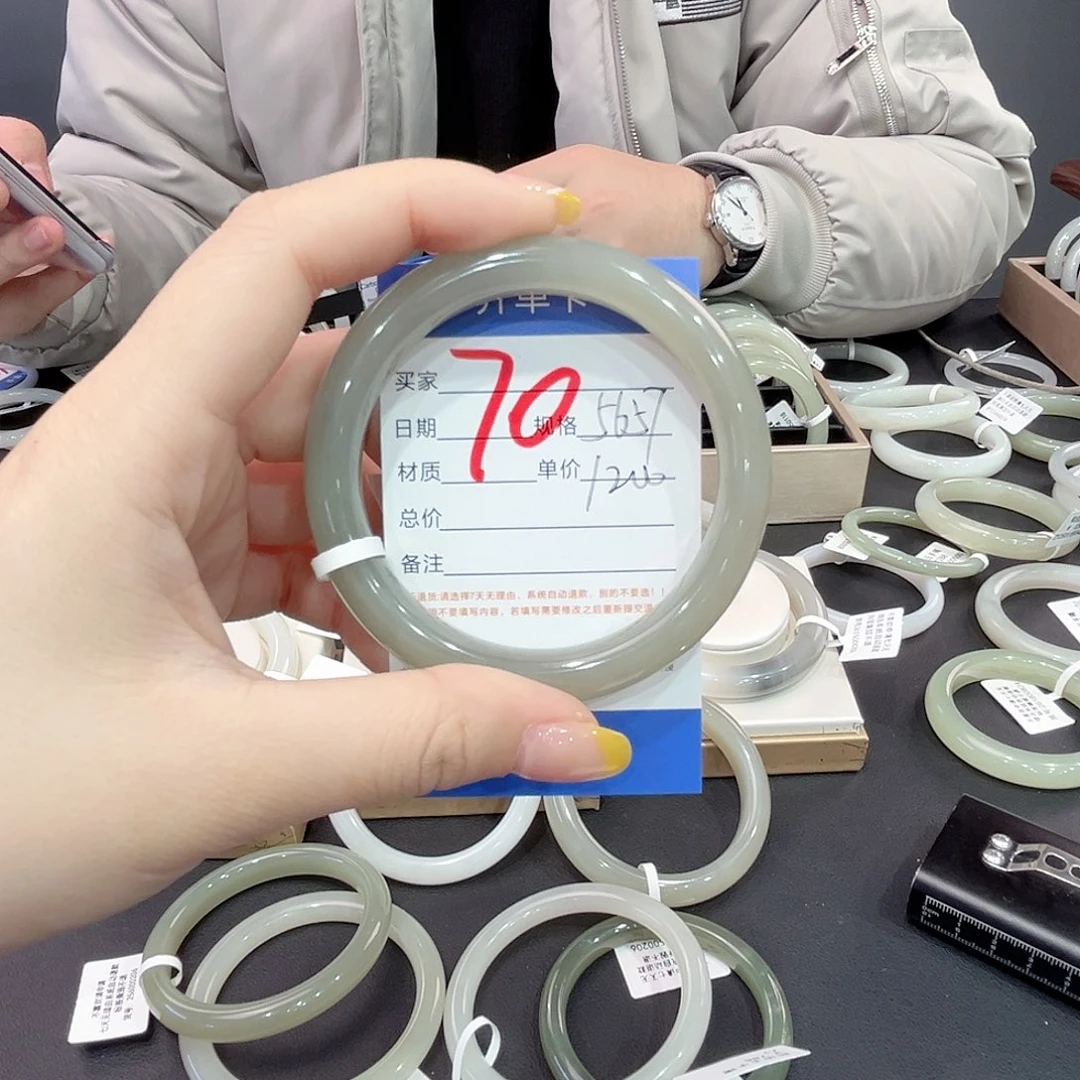 和田玉手镯未镶嵌