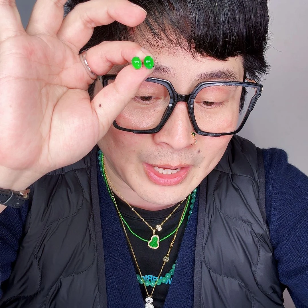 翡翠颈饰未镶嵌一对