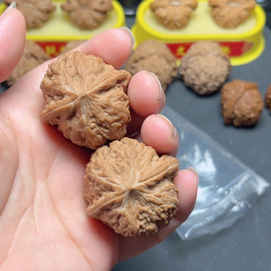 文玩核桃一物一拍40尺平谷凹底