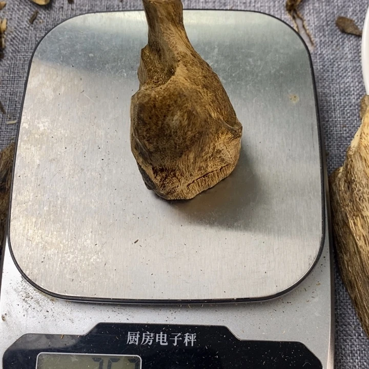 沉香碎屑沉香原材料