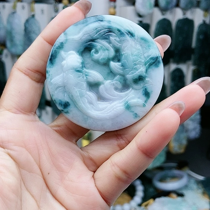 颈饰足铂镶嵌翡翠翡翠