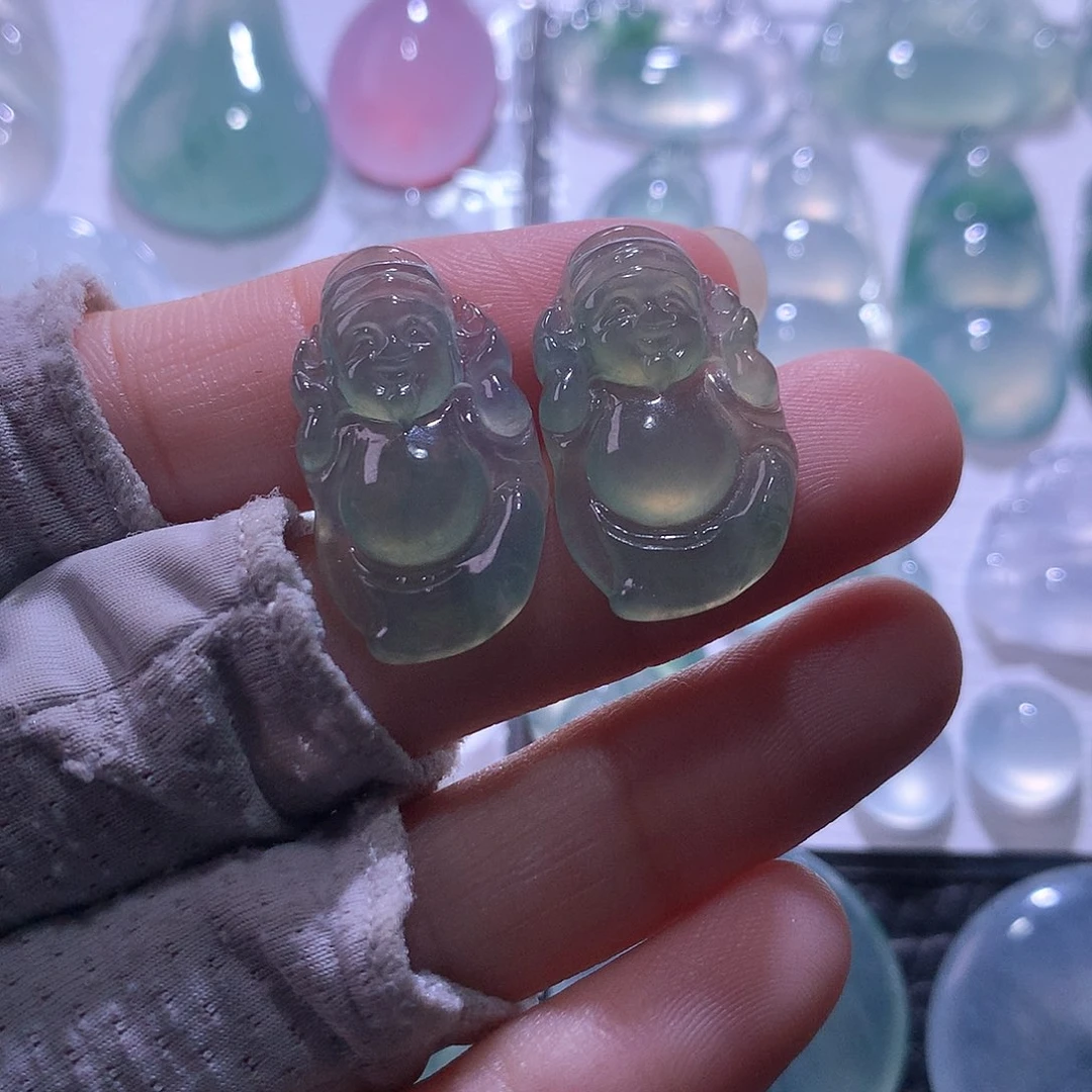 翡翠未镶嵌颈饰一对