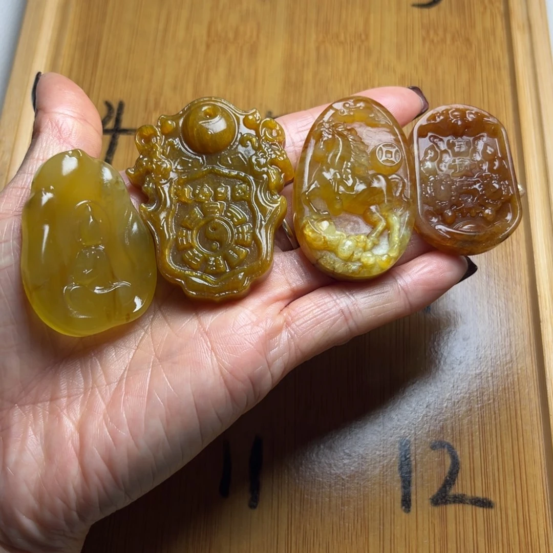 野***兔蛇纹石玉未镶嵌颈饰
