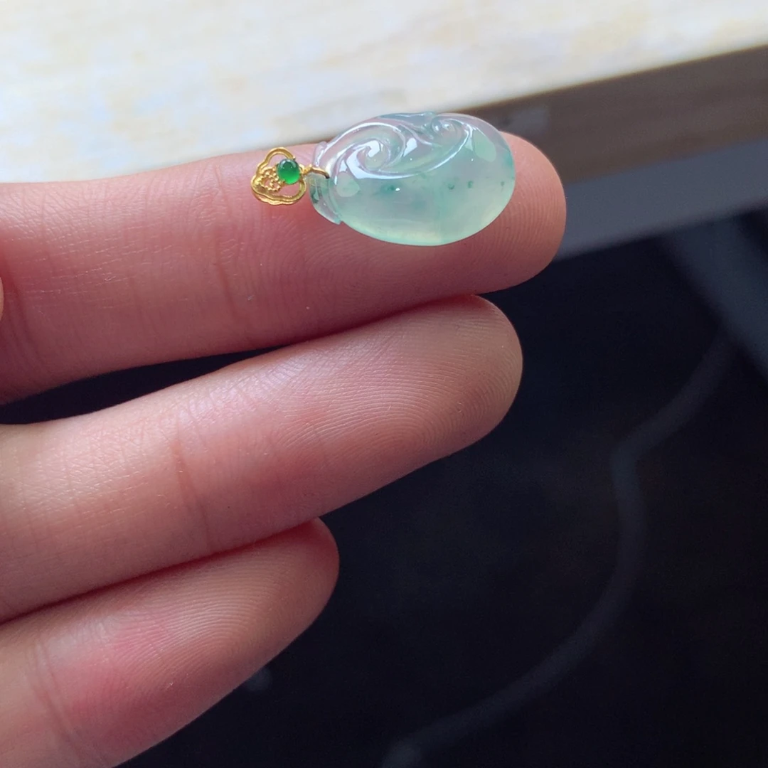 翡翠颈饰18K金镶嵌吊坠