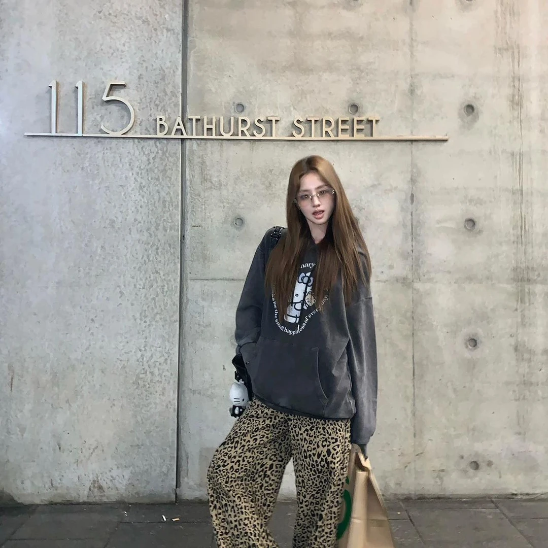 【奕潼•欧尼Seoul】一只猫咪&kt猫水洗做旧氛围感连帽卫衣-3405